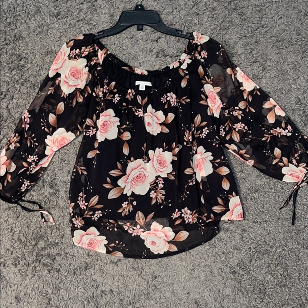 off the shoulders american eagle floral top
